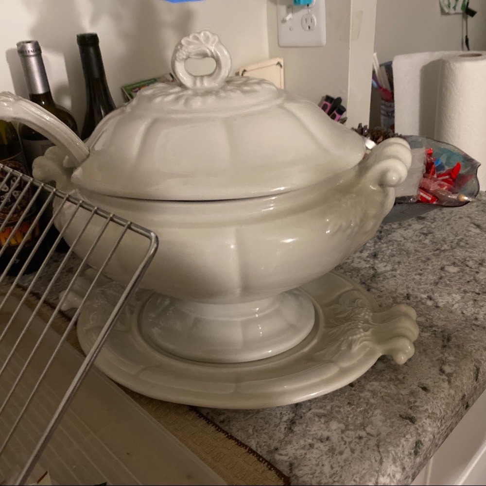 Antique Red-Cliff ironstone Soup tureen